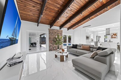 Lakefront Mansion•7BR•Pool•5min to Hard Rock