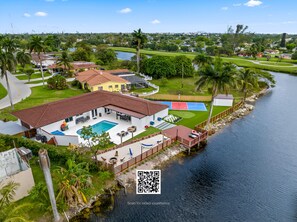 Exterior - Miami Lakefront Mansion - Unforgettable, 30 Guests (Miami)