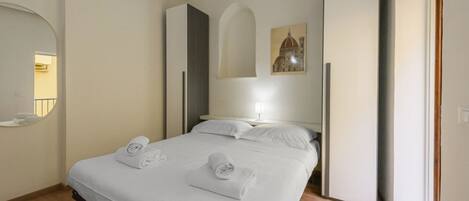 3 chambres, fer et planche à repasser, Wi-Fi, draps fournis