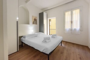 3 bedrooms, iron/ironing board, WiFi, bed sheets - Uffizi 3 bedrooms in Florence by Mmega (Firenze)