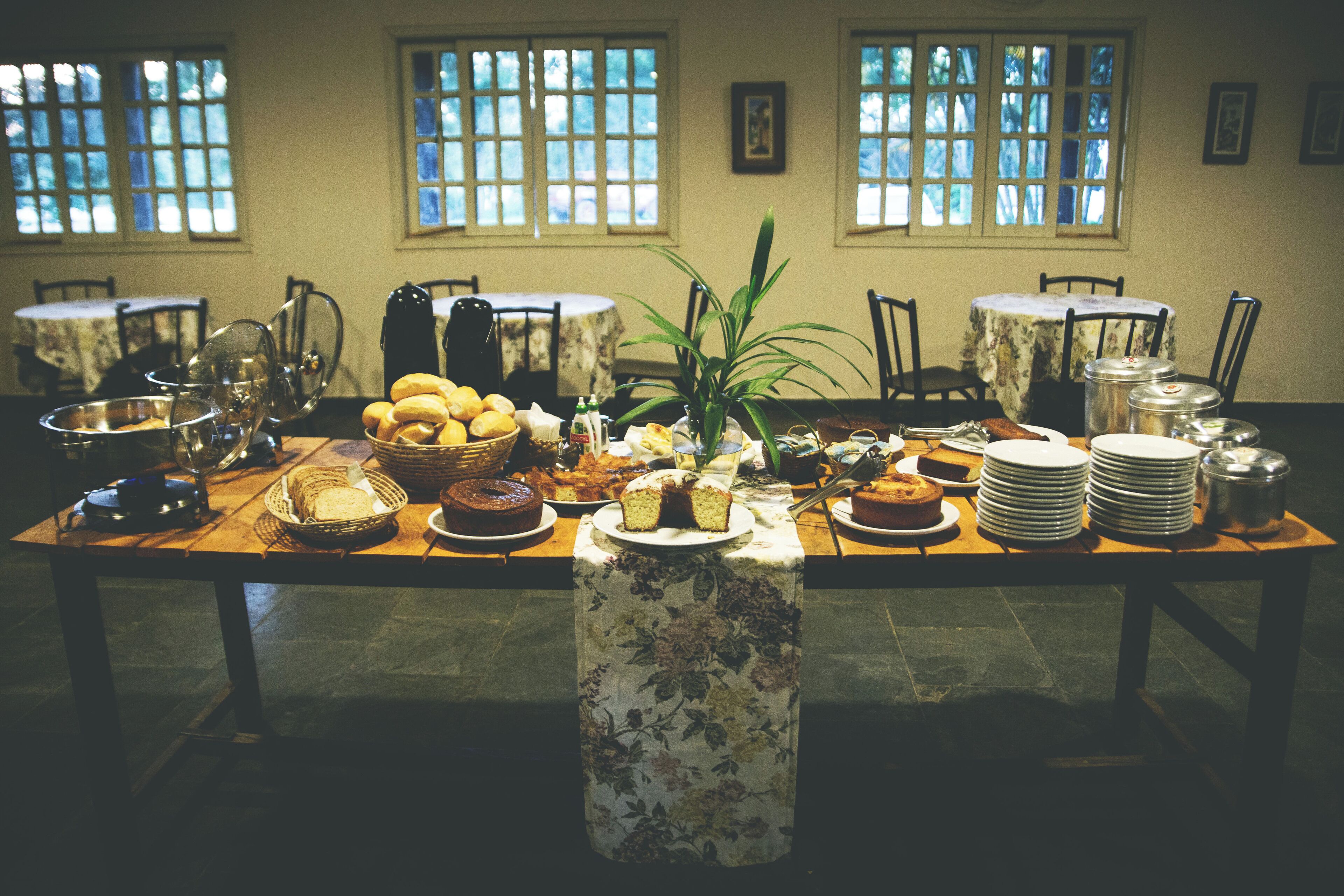 Café da manhã com buffet grátis todos os dias