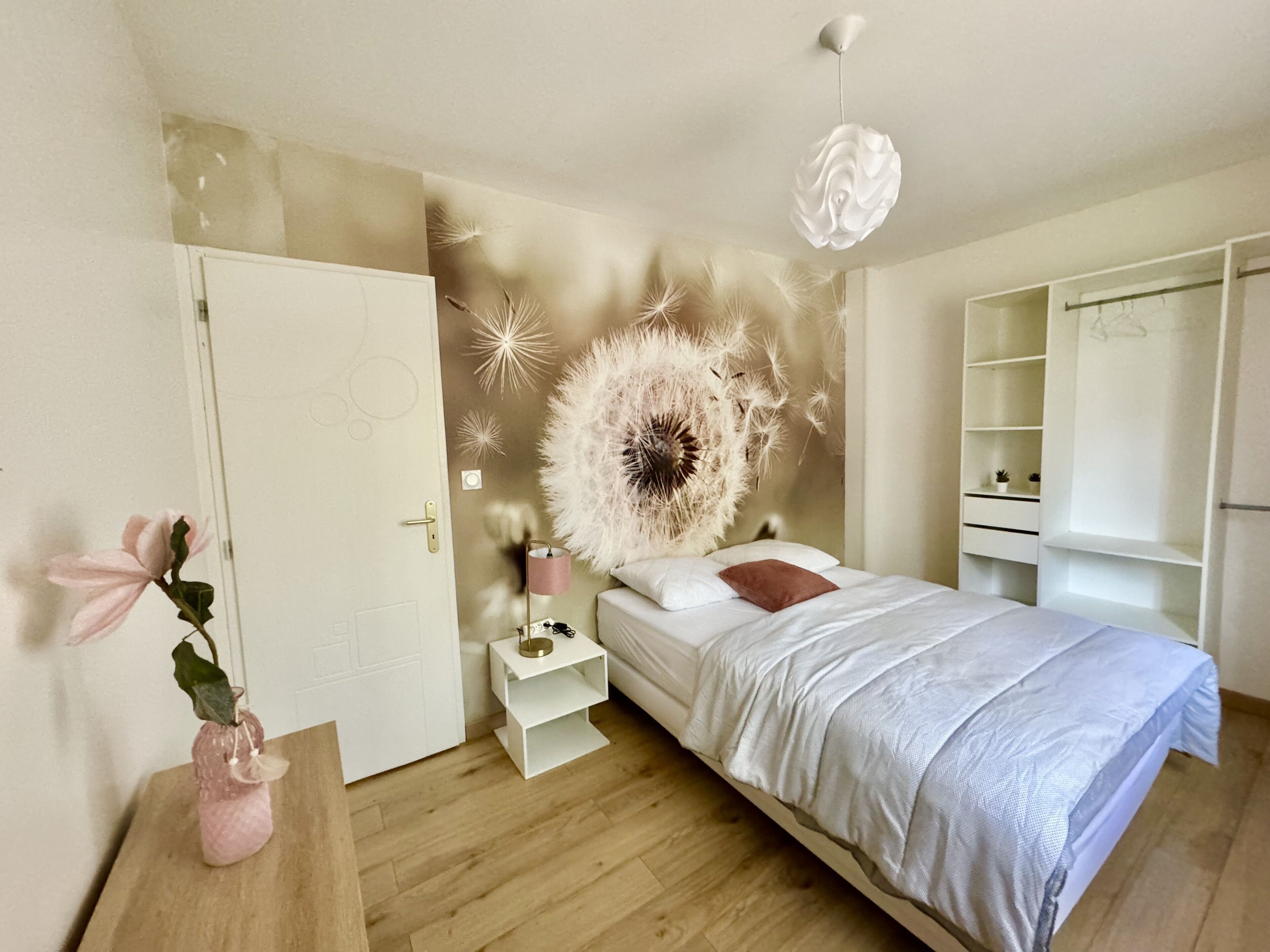 3 Schlafzimmer, Schreibtisch, Bügeleisen/Bügelbrett, Reisekinderbett