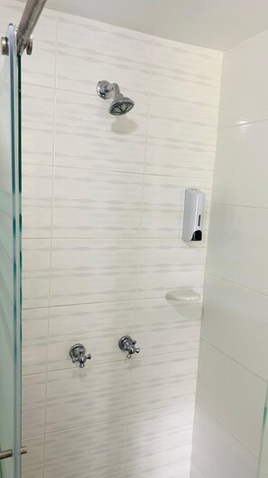 Handtücher, Seife, Toilettenpapier