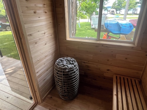 Lake Front- Cedar Sauna - Arcade - Kayaks - Sleeps 8- Hopkins Park- Bear Lake
