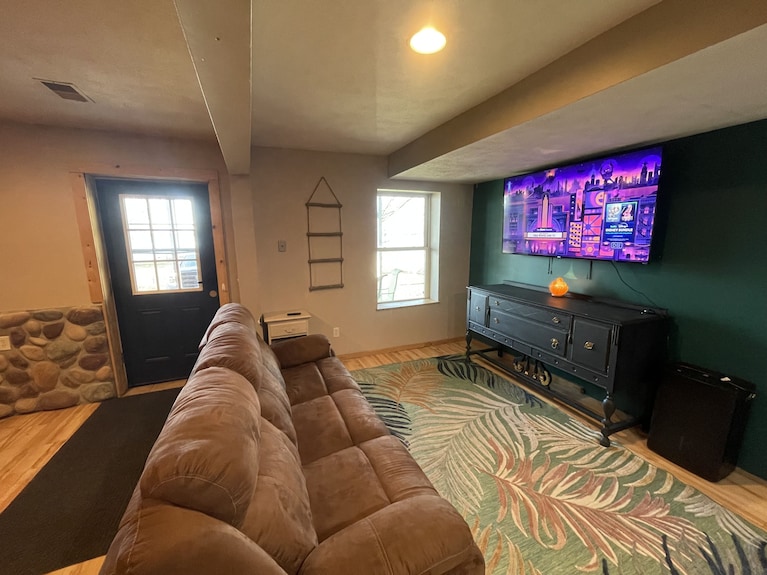 Lake Front- Cedar Sauna - Arcade - Kayaks - Sleeps 8- Hopkins Park- Bear Lake - Bear Lake, MI
