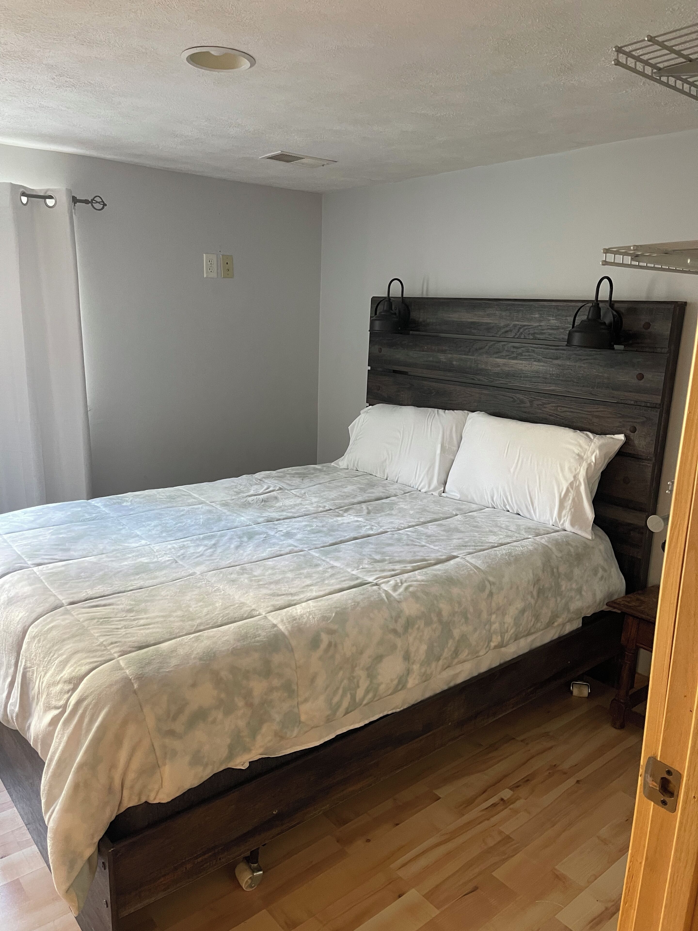 3 slaapkamers, een strijkplank/strijkijzer, wifi, beddengoed