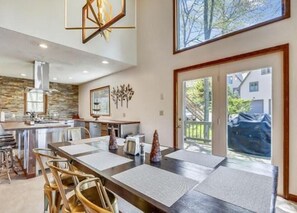 Dining - Unique Mtn Paradise with Sauna/Hot Tub (Davis)