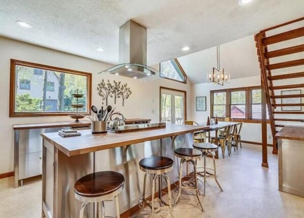 Dining - Unique Mtn Paradise with Sauna/Hot Tub (Davis)