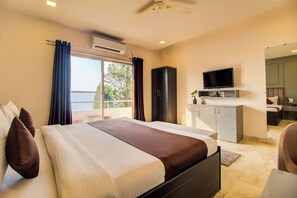 Executive Double Room, Valley View - Harmony Palace (Mahabaleshwar)