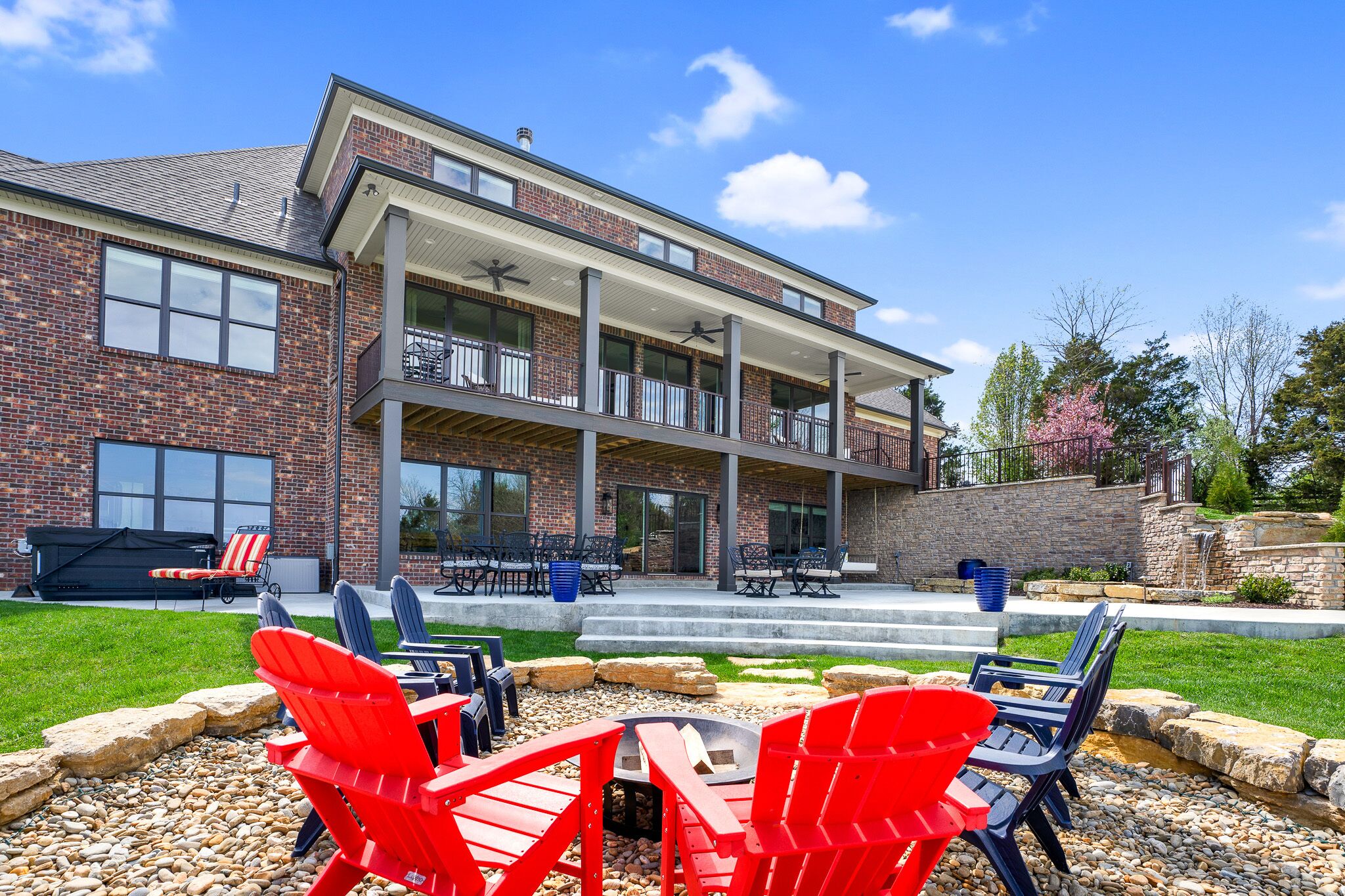 Gorgeous estate with Hot Tub! Available Derby/PGA!