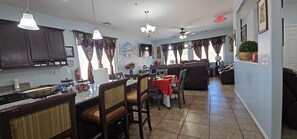 Smart TV - A single family house suitable for all ages ,Every family has a story Welcome (Phoenix)