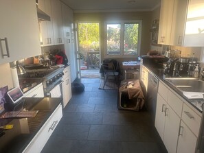 Kühlschrank, Ofen, Herdplatte, Geschirrspüler