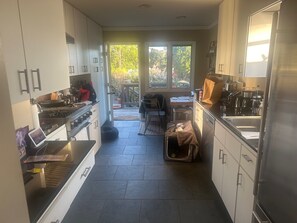 Kühlschrank, Ofen, Herdplatte, Geschirrspüler