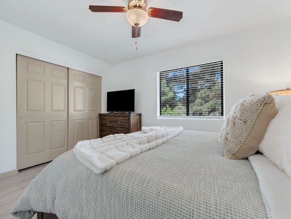 1 bedroom, iron/ironing board, travel cot, free WiFi