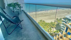 A balcony with a view of the beach and ocean. - Cartagena Morros Beach and Sea (Cartagena)