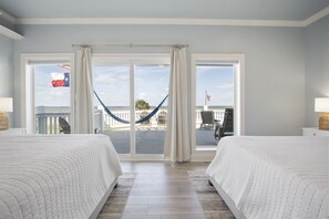 3 habitaciones, tabla de planchar con plancha y cuna de viaje 