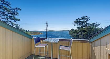2 Queen Vaulted Ceiling with Ocean View!