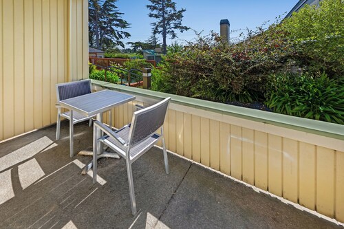 Standard King Room with Ocean View
