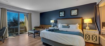 Roman Spa Room - Heart Shape Jacuzzi + Fireplace