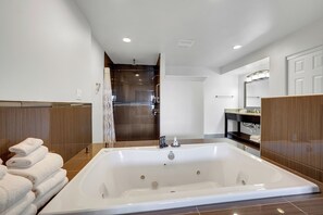 Bathroom - Roman Spa Room - Heart Shape Jacuzzi + Fireplace (Bodega Bay)