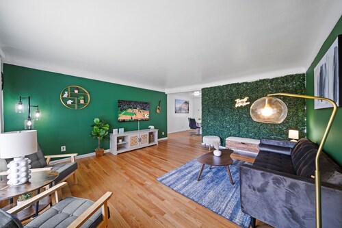  4-Bed Sanctuary in Vibrant Birmingham