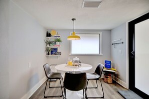 Dining - Discover the charm of "The Sebring Sanctuary", a cozy getaway for relaxation .  (Sebring)