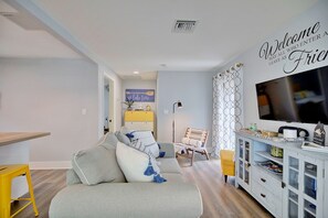 Smart TV - Discover the charm of "The Sebring Sanctuary", a cozy getaway for relaxation .  (Sebring)