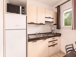 Fridge, microwave, stovetop, dishwasher - T3 à 3 min de la plage & 28 km de Porto Vecchio (Sari-Solenzara)