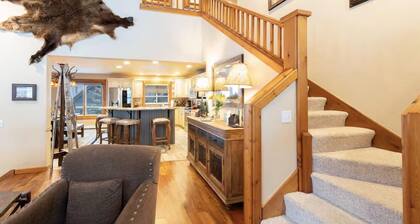 Five bedroom, five bath near slopes