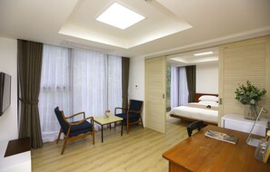 Individually decorated, individually furnished, desk, free WiFi - tongyoung767pension (Tongyeong)