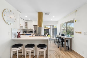 Ferienhaus | Eigene Küche | Kühlschrank, Mikrowelle, Ofen, Geschirrspüler