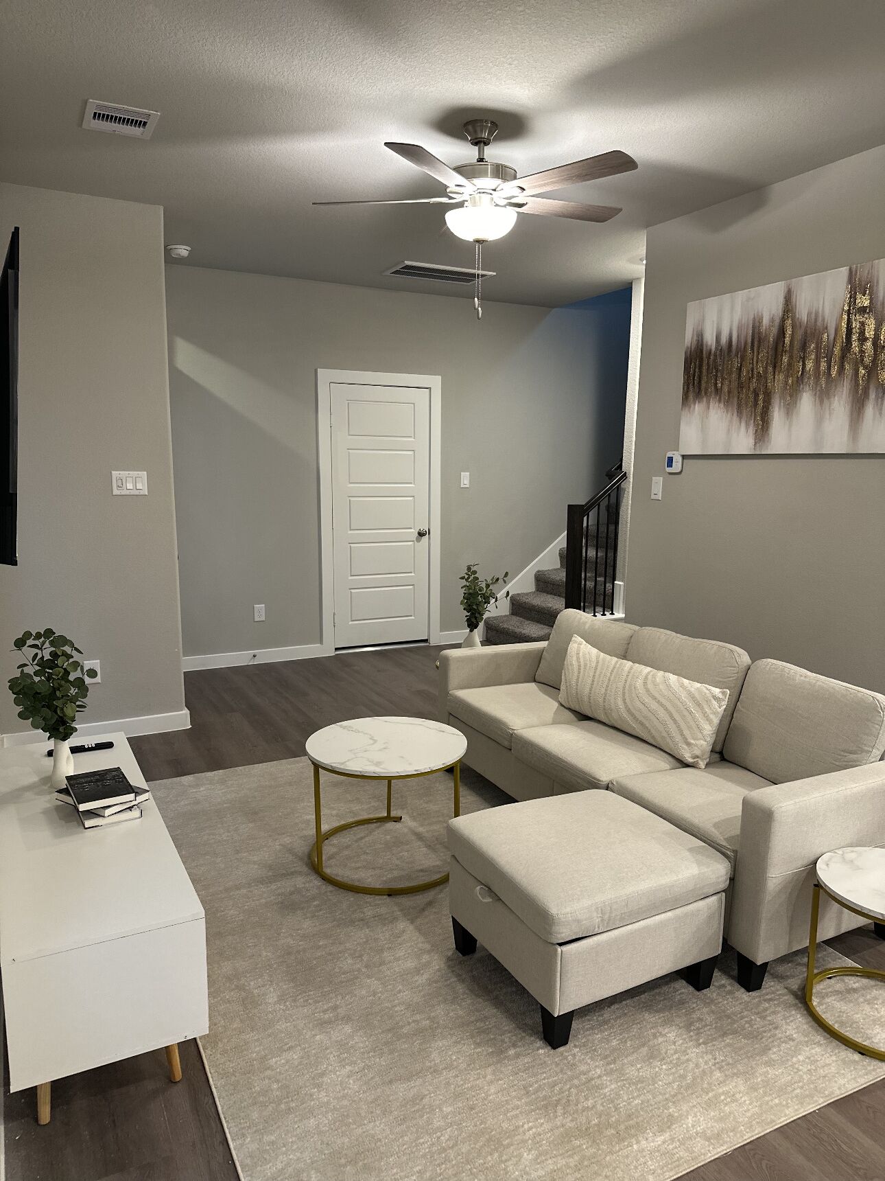  Luxurious Haven: Elegant 3-Bedroom Retreat