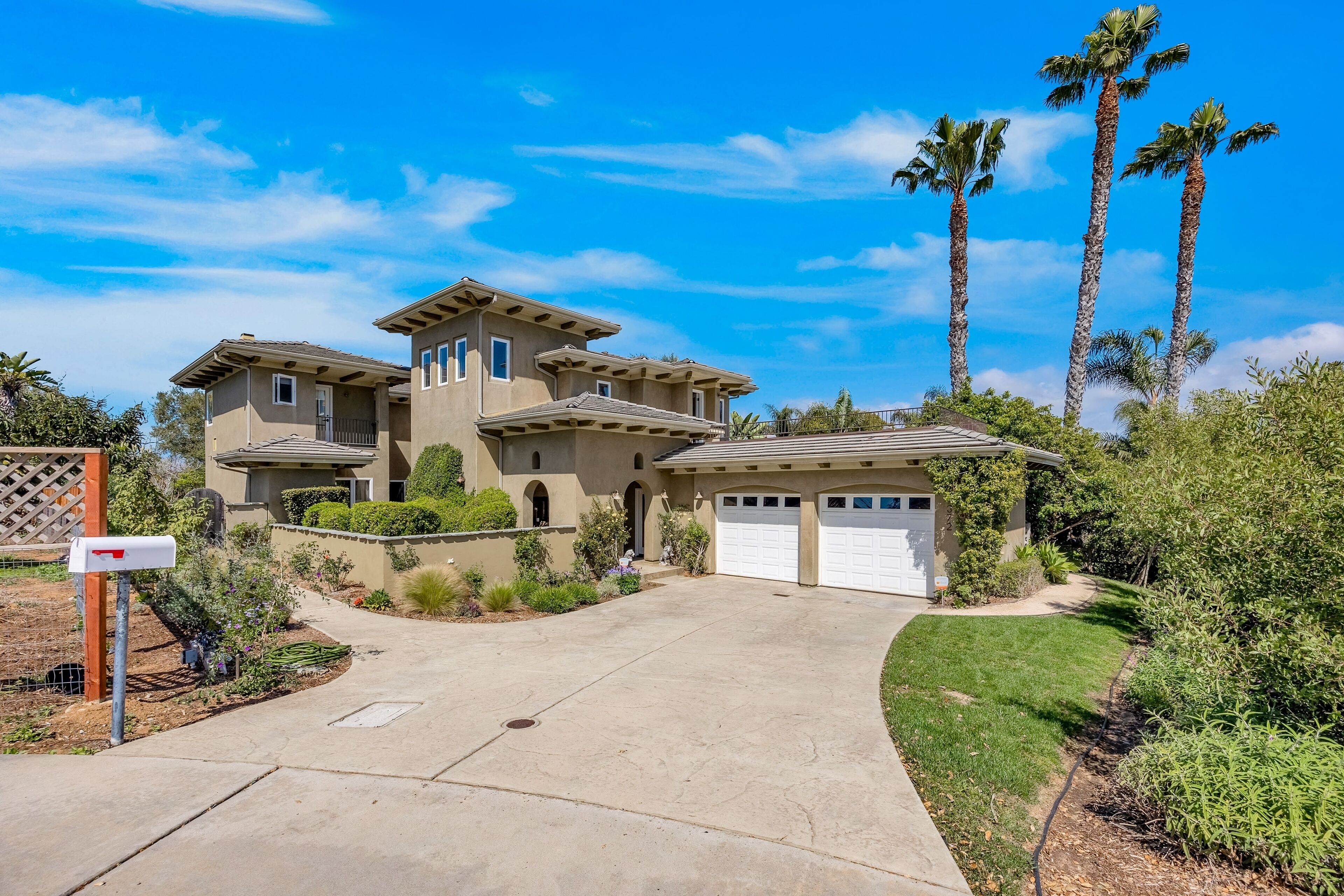 Luxe villa with ocean-view rooftop deck, workstations, sauna, fireplace, grill