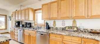 Wink Beach | Oceanfront | Private Pool, Hot Tub, and Dog Friendly