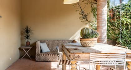 GuestHost - Wonderful apartment of 60 sqm located on the ground floor of the renowned Residence La Mandolata, able to comfortably accommodate 4 people.The residence is located in Lido Camaiore and offers a shared pool and large garden facilities, ideal