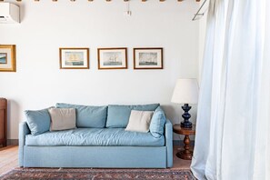 Living area - GuestHost - Wonderful apartment of 60 sqm located on the ground floor of the renowned Residence La Mandolata, able to comfortably accommodate 4 people.The residence is located in Lido Camaiore and offers a shared pool and large garden facilities, ideal (Lido Camaiore)