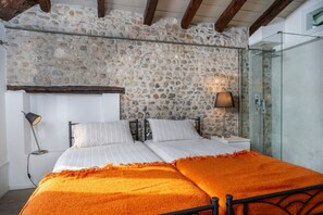 2 chambres, fer et planche à repasser, Wi-Fi, draps fournis