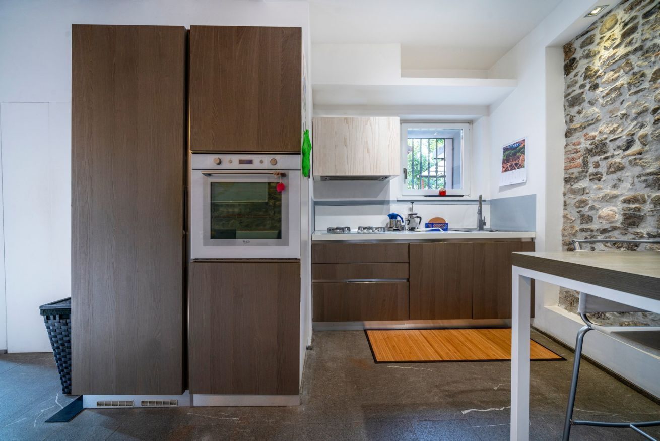 Frigorifero, forno, piano cottura, lavastoviglie