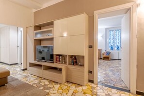 Living area - GuestHost - Roomy apartment ideal for accommodating up to 6 adults is located in the heart of the historic pedestrian centre: 200 meters from the San Lorenzo cathedral; 200 from Palazzo Ducale; 600 from the Aquarium and from the boat departures for Porto (Genova)