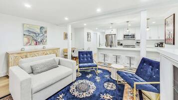 Smart TV, fireplace, books, music library