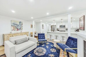 Smart TV, fireplace, books, music library