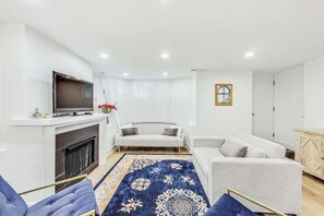 Smart TV, fireplace, books, music library