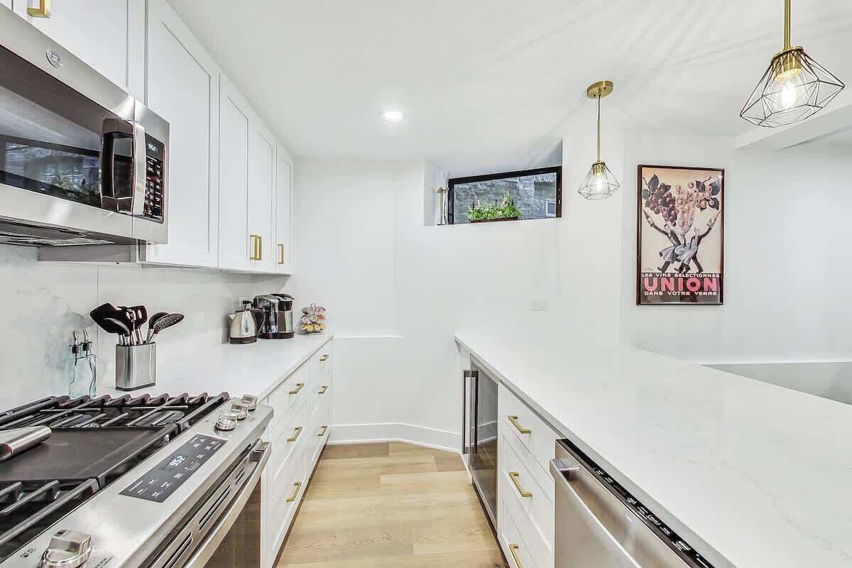 Refrigerador, microondas, horno y parrilla de estufa 