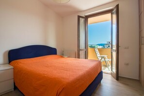 2 habitaciones, escritorio, tabla de planchar con plancha y wifi 