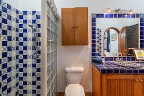 Towels, soap, toilet paper - Casa Amor - Located Mid Island  (Isla Mujeres)