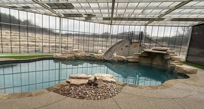 Perfect Couple’s Getaway in Luckenbach Tx Hot tub Pool