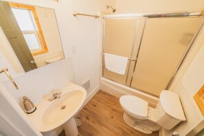 Towels, soap, shampoo, toilet paper - Cozy Nook: Work Hard, Play Harder in Lander, Wyoming! (Lander)