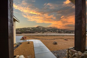 Property grounds - Manzanita Getaway, Creek Access & Hiking Nearby! (Camp Verde)