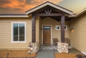 Exterior detail - Manzanita Getaway, Creek Access & Hiking Nearby! (Camp Verde)