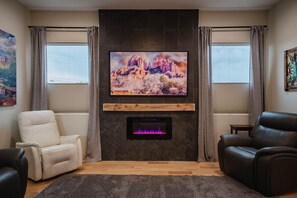 Interior - Manzanita Getaway, Creek Access & Hiking Nearby! (Camp Verde)